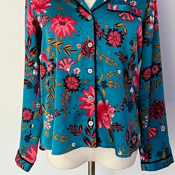 Loft Beautiful Blue Floral Pajama Style Button Up Top SP Small Petite - Picture 3 of 3